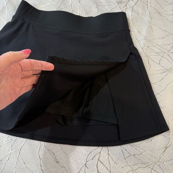 Freely Skort Black Sexy Slit Textured Fabric Side Pockets Golf Tennis SZ XS - Picture 2 of 10